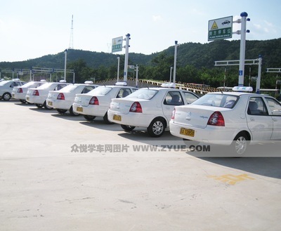 北京新豐駕校_新豐駕校雪鐵龍教練車