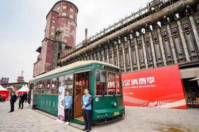 五一首鋼有個(gè)“公交大集”!鐺鐺車成網(wǎng)紅