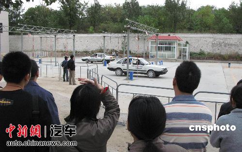 一周車事 駕考創(chuàng)最低通過率 北京駕校未全面漲價