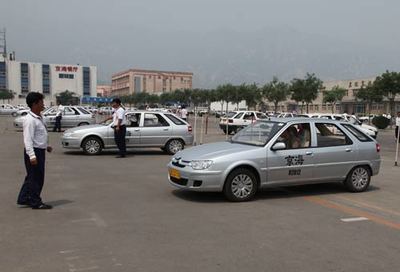 北京海淀駕校采購200臺(tái)新愛麗舍兩廂作教練車，提升駕駛培訓(xùn)質(zhì)量